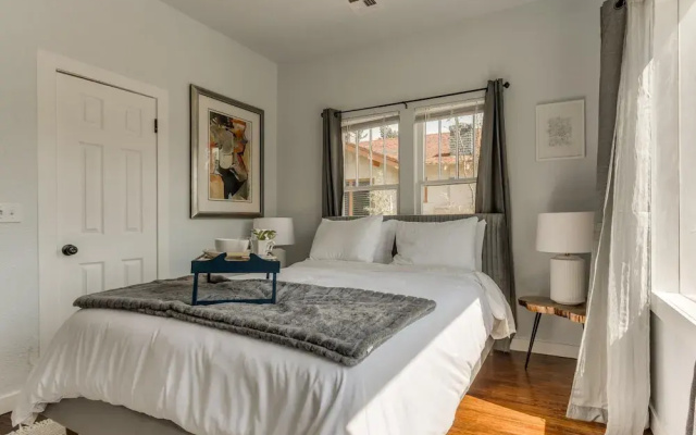 2BR Stylish Retreat in Midtown