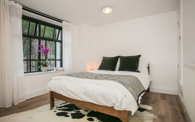 Cosy 2 Bedroom in Stoke Newington With Private Patio