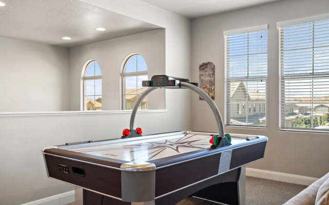 Sunshine Serendipity 4 Bedroom Apts by RedAwning