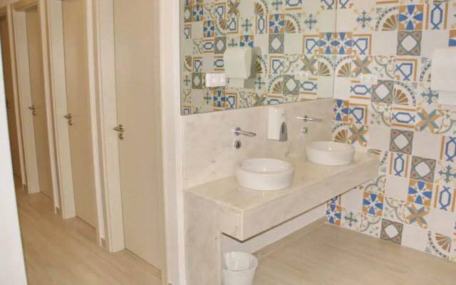 Top City Hostel & Suites