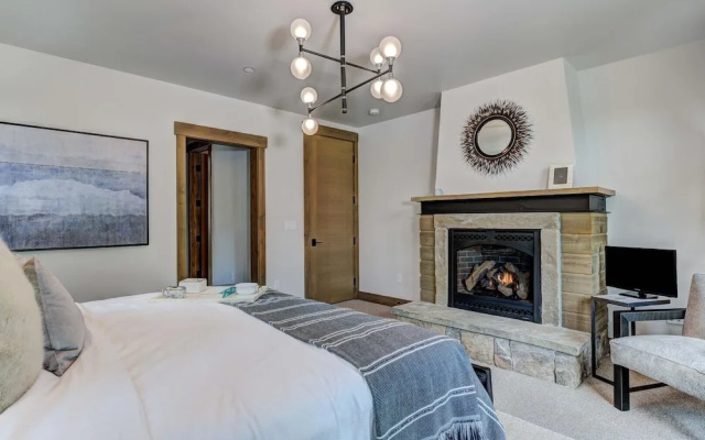 6 Diversion Lane 5 Bedroom Home by Moonlight Basin Lodging
