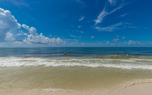 Colonnades 1403 4 Bedroom Condo