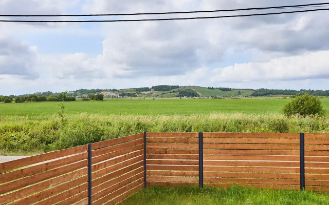 Стильный панорамный дом с видом на бескрайние просторы