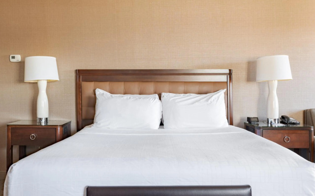 Wyndham Omaha / West Dodge