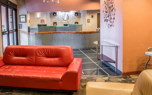 Hometowne Studios & Suites By Red Roof Washington