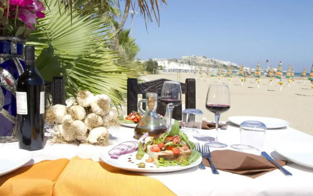 Oasi Beach Hotel