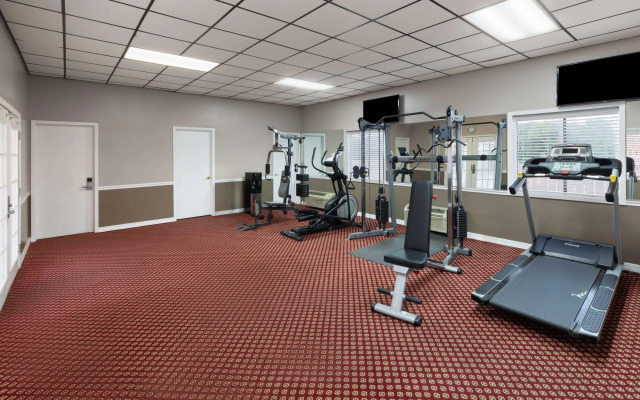 Super 8 by Wyndham Temple S. General Bruce