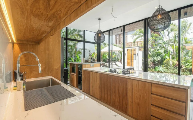 Exquisite 6BR Canggu Villa 400m to Pristine Beach