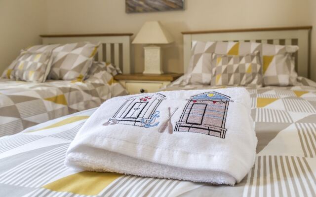 The Sail, Two Bedroom Apartment - Tenby