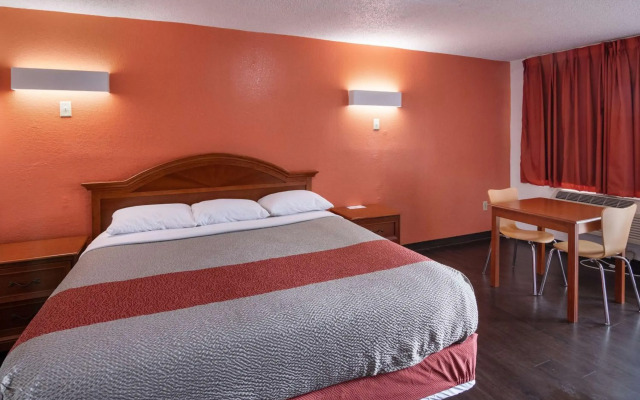 Motel 6 Montgomery, AL - Coliseum