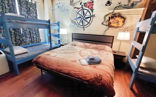 Pirate Haus Inn - Hostel