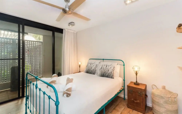 Luxury Pool Side Apartment in Beachfront Resort