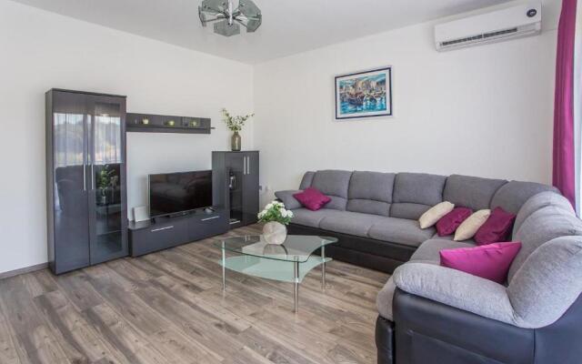 House Demetra