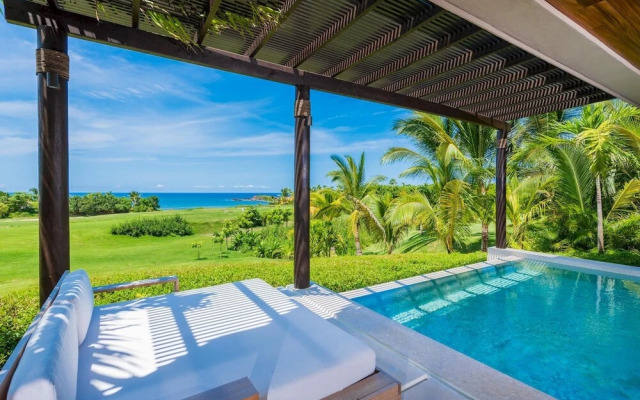 Sunny Vacation Condo 3