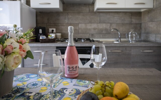 Zircone Apartment On Sea Shore