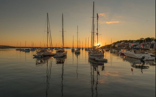 Rockport Inn And Suites