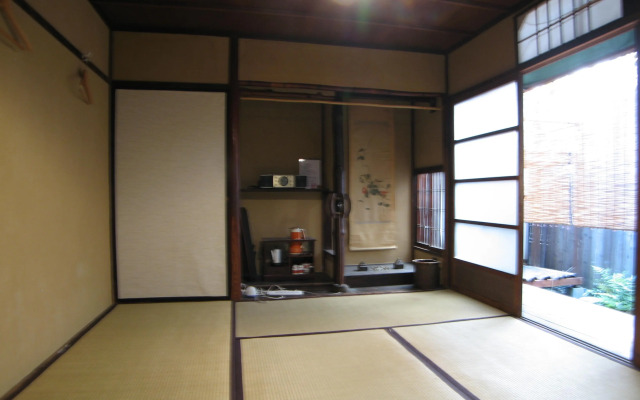 Small World Guest House - Hostel