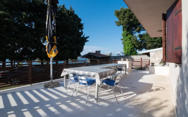 Tiho - 10m From the Beach - SA1 Potkrovlje