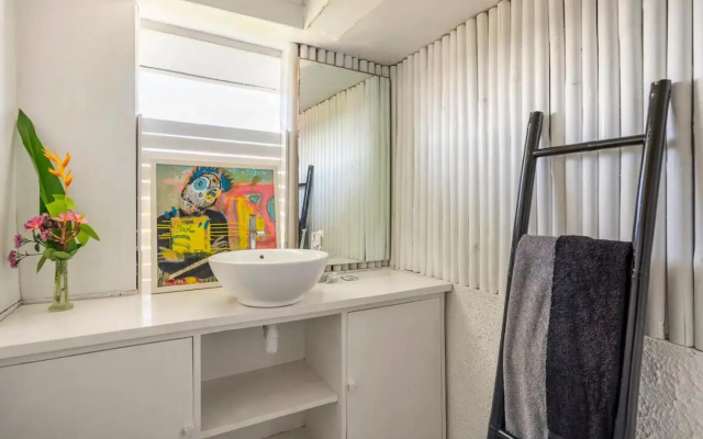 Boutique hotel seminyak 4 beautiful rooms choose your private room with ensuite bathroom – Guest Rooms – Kerobokan Kelod