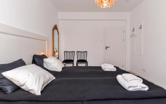 66 Apartment - Stylish Two Bedroom in Lozenets District