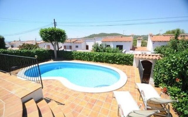 Cute house with swimming pool