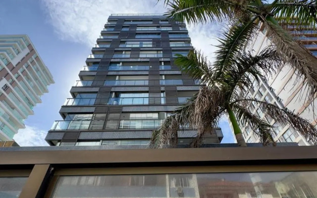 Academia/Garagem/ Piscina : a 300 m do Farol