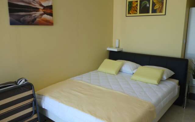 Apartments Niko-by the Beach