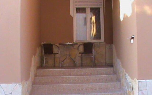 Kristály Apartmanház