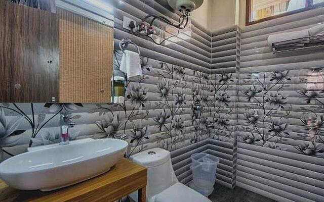 POP IAE488 Happy Hotel Taj Highway