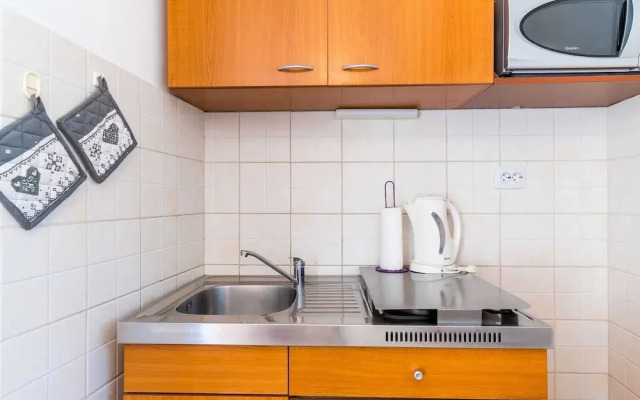 Studio Maro - Studio Apartment With Terrace