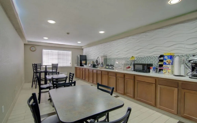 Westbridge Inn & Suites