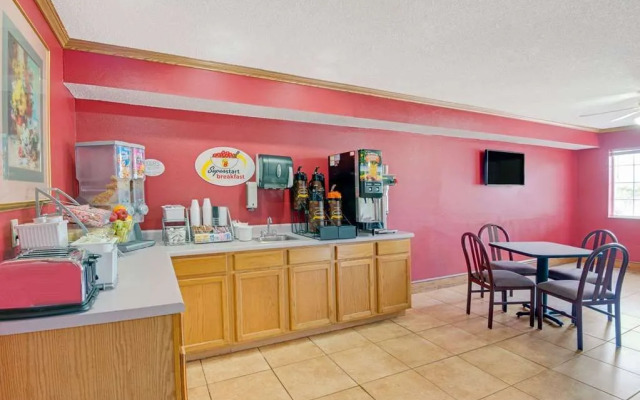 Super 8 Riverside/kansas City