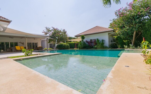 Luxury 5 Bedroom Pool Villa Amrahs