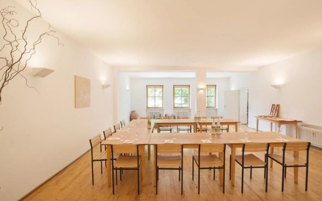 Alter Wirt GmbH in Grünwald