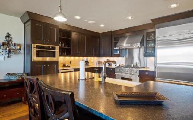 Edgemont 2305 - Luxury Ski-in Ski-out Condo