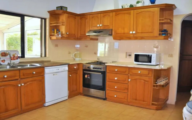 Nestled in Vilamoura, Private Pool, Free Off-street Parking, AC & Wifi