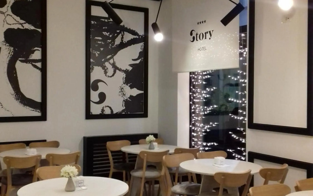 Hotel Story