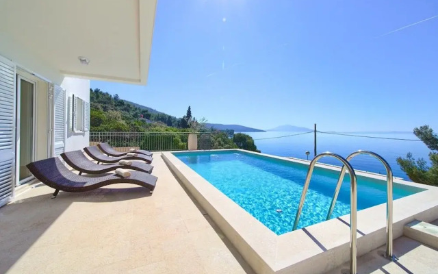 Modern Villa in Cres With Pool