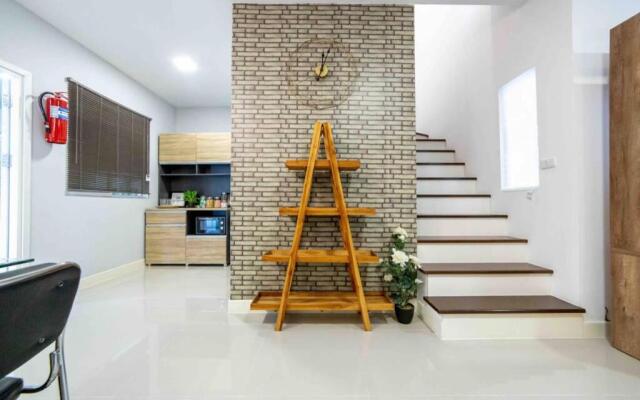 3BRs Townhouse near BigCCentre/Int.School