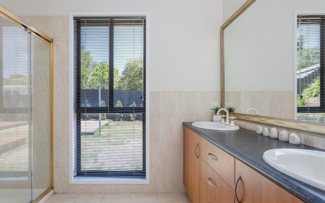 Caxton Beach Hideaway
