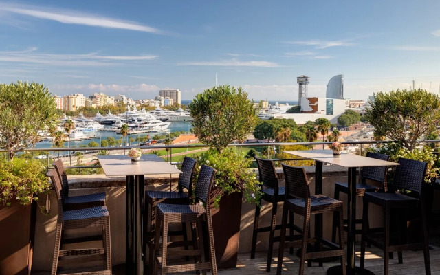 Duquesa Suites Landmark Hotel by Duquessa Hotel Collection