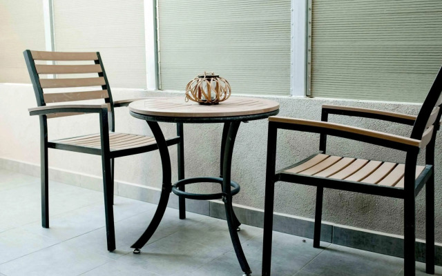 Makis Suite in the city