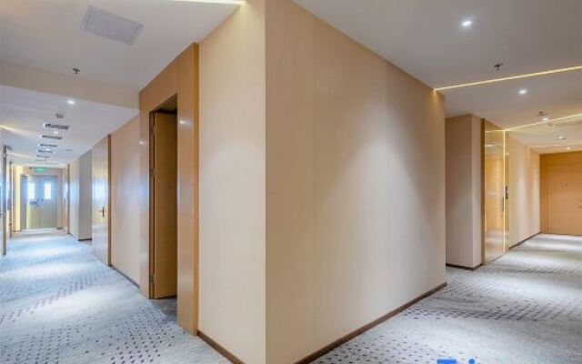 Lavande Hotel(Foshan Qiandeng Lake Pingzhou Jade Street Store)