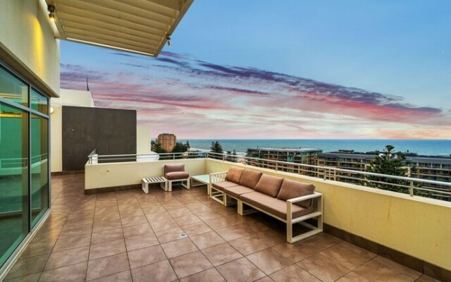 Glenelg Skyline Beachfront Penthouse, Adelaide