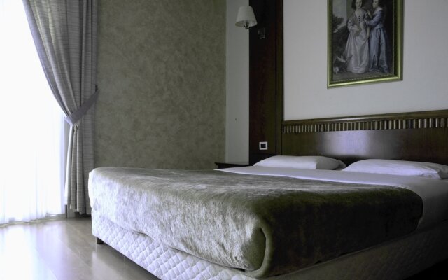 White House Hotel