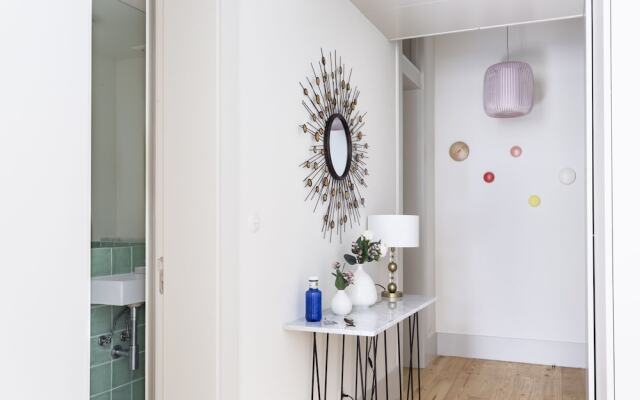 ALTIDO Energetic 2BR Apt w/workspace, by the Santa Justa Lift, in Baixa