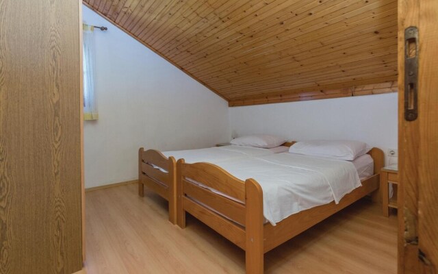 Nice Home in Privlaka With Wifi and 6 Bedrooms