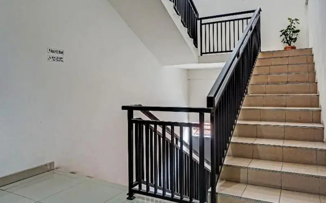 Oyo 91812 Nh Kost Syariah