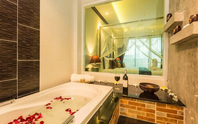 Tanawan Phuket Hotel