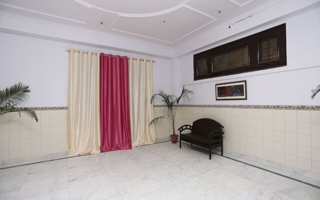 OYO 19898 Royal Paradise